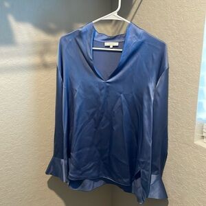 Vince Camilo Women’s Blue Silk Split Neckline Button Cuff Blouse Top Size Small